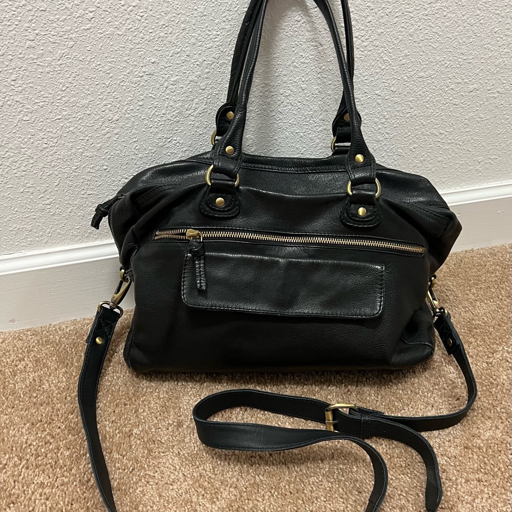 Genuine Leather bag in black color, good condition